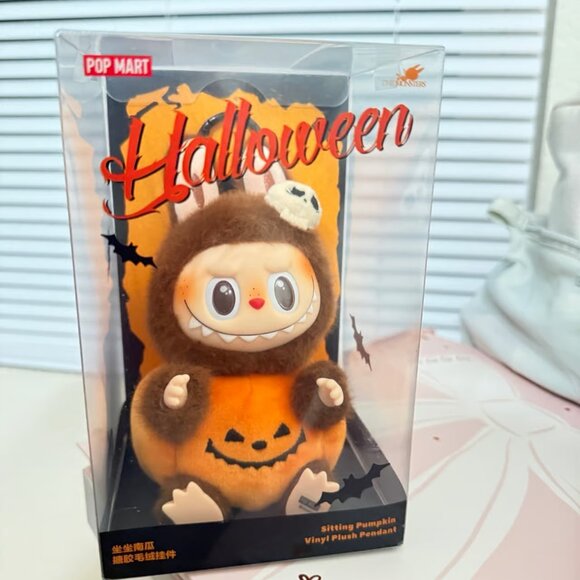 Labubu Halloween Sitting Pumpkin NIB Limited Edition - Picture 1 of 3